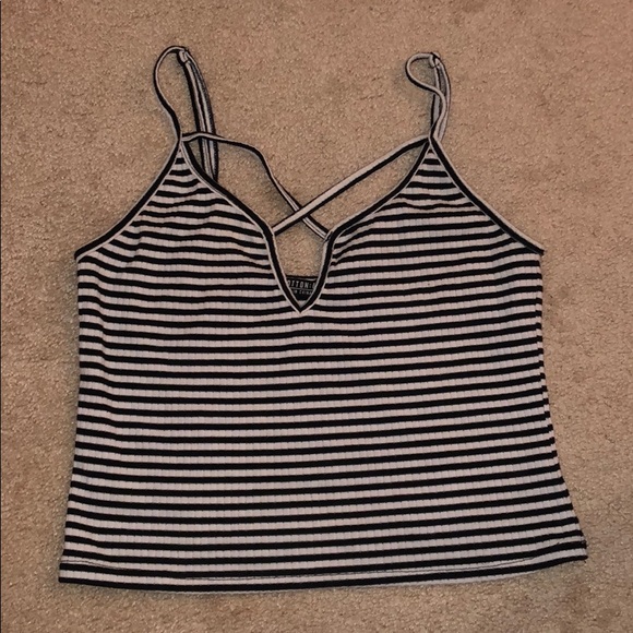 Black and white striped crop tank top - Picture 1 of 4